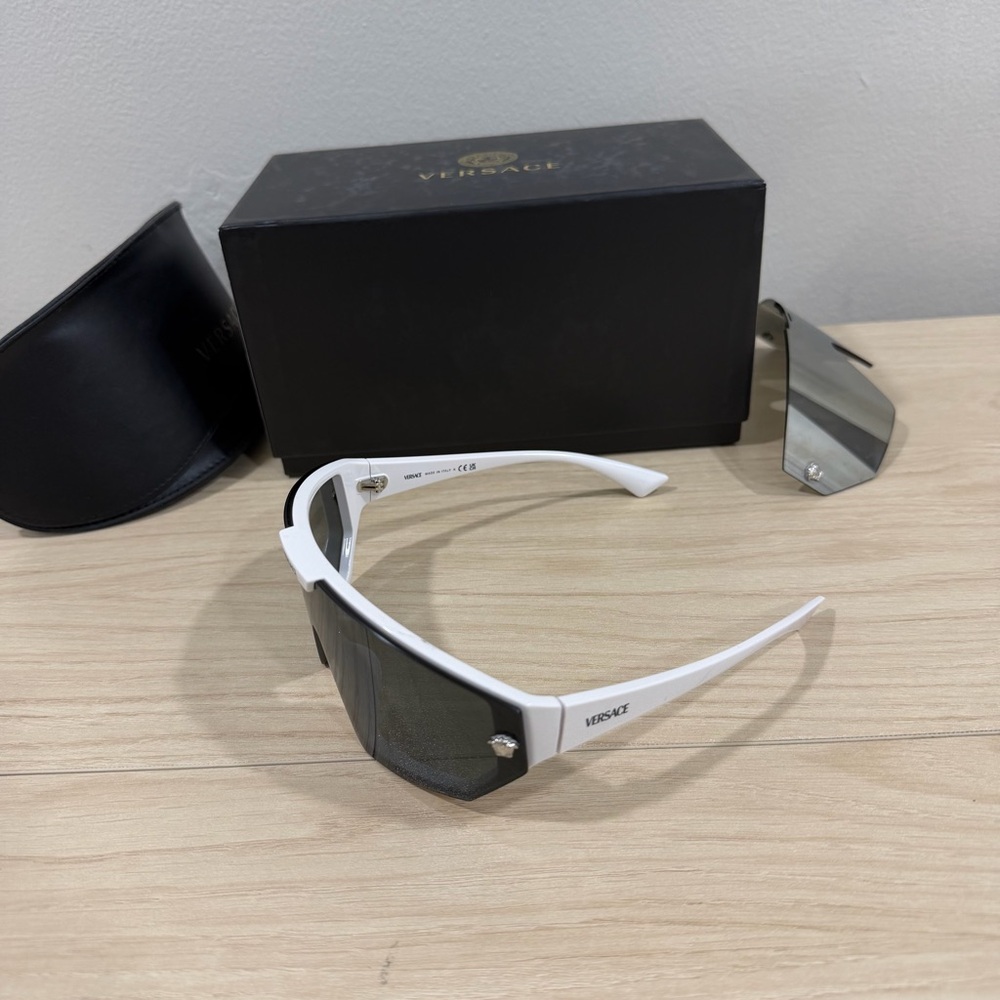 Versace Shield Shades Unisex Sunglasses, VE4461 White - Picture 3 of 7